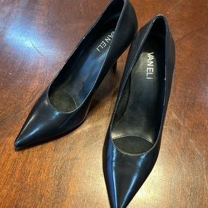 Black heels size 7.5